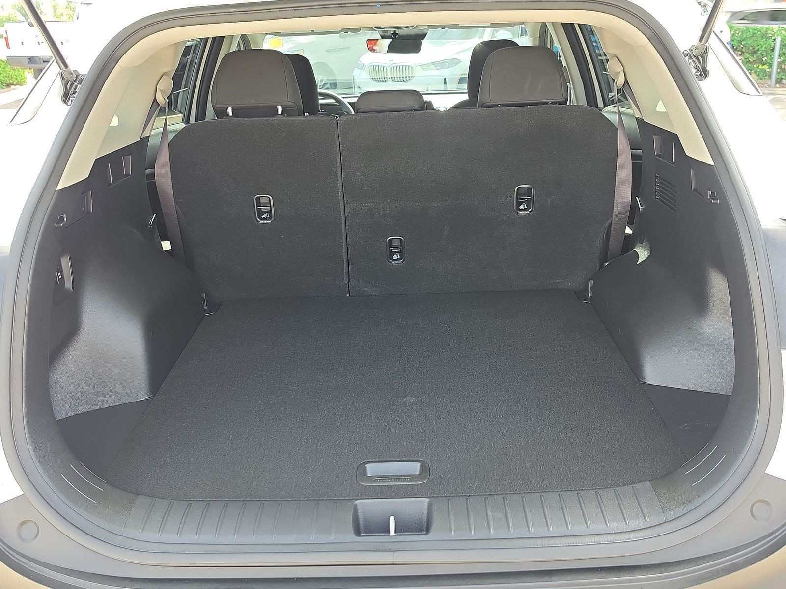 Certified Used 2023 Snow White Pearl Kia LX image 9
