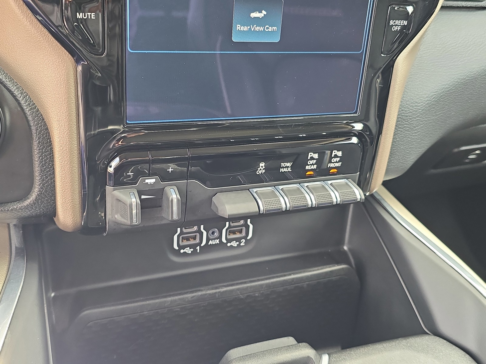 Used 2022 Billet Silver Metallic Clearcoat Ram Laramie image 23