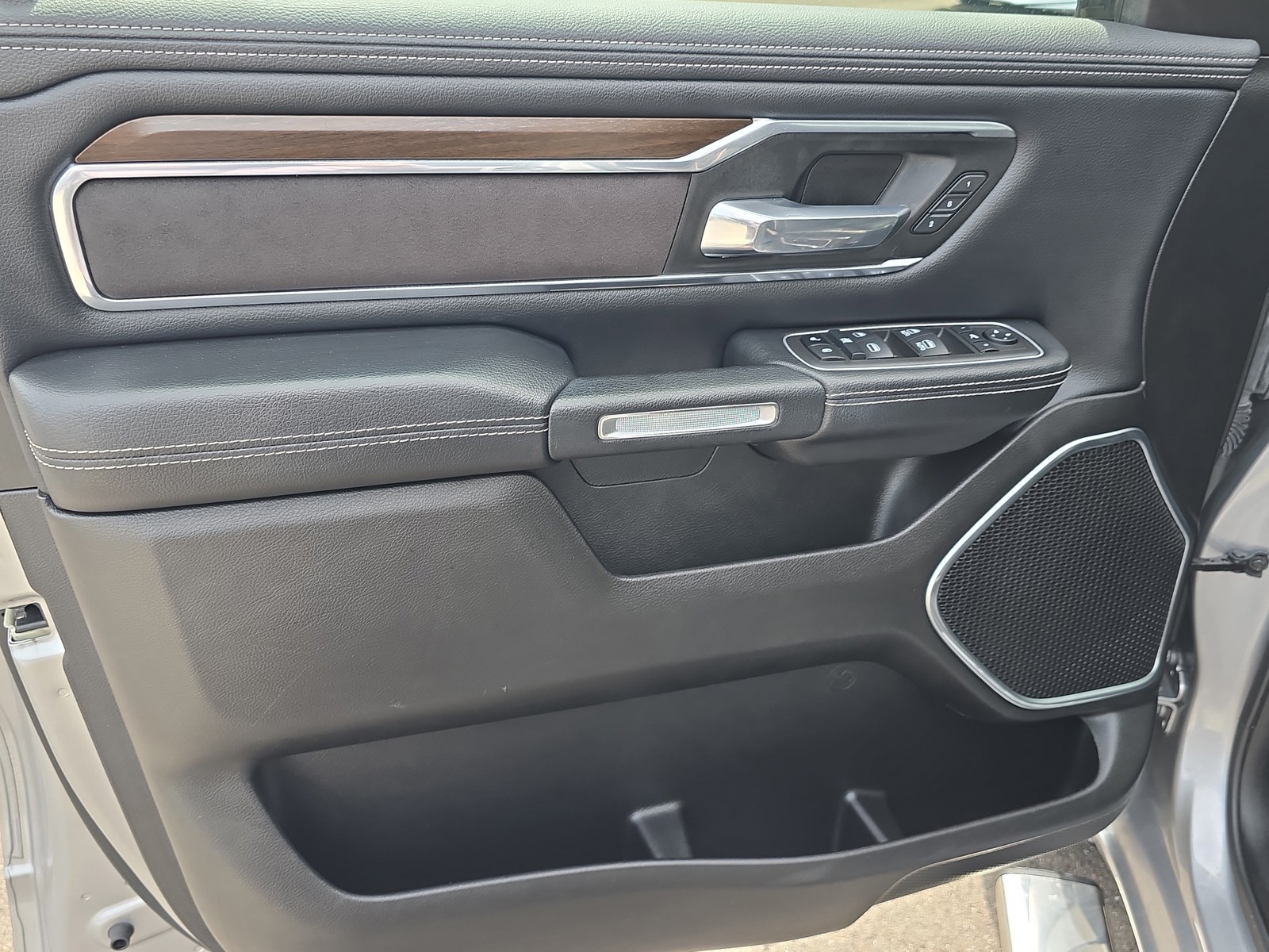 Used 2022 Billet Silver Metallic Clearcoat Ram Laramie image 16