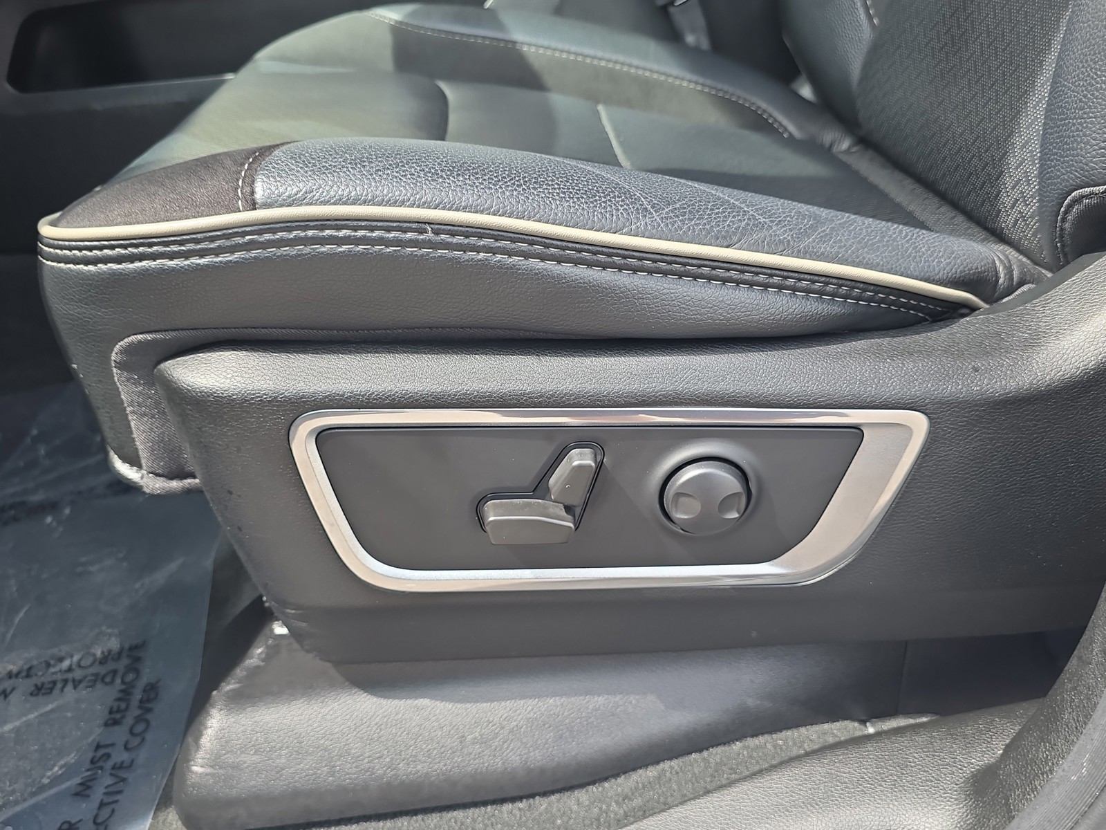 Used 2022 Billet Silver Metallic Clearcoat Ram Laramie image 19