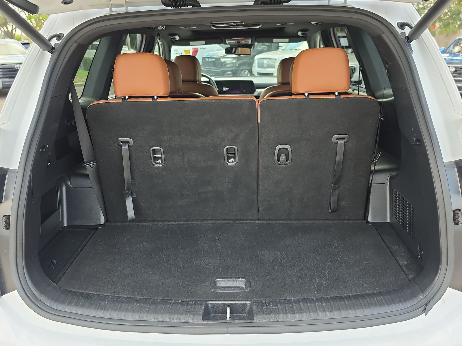 Certified Used 2024 Glacial White Pearl Kia EX X-Line image 9