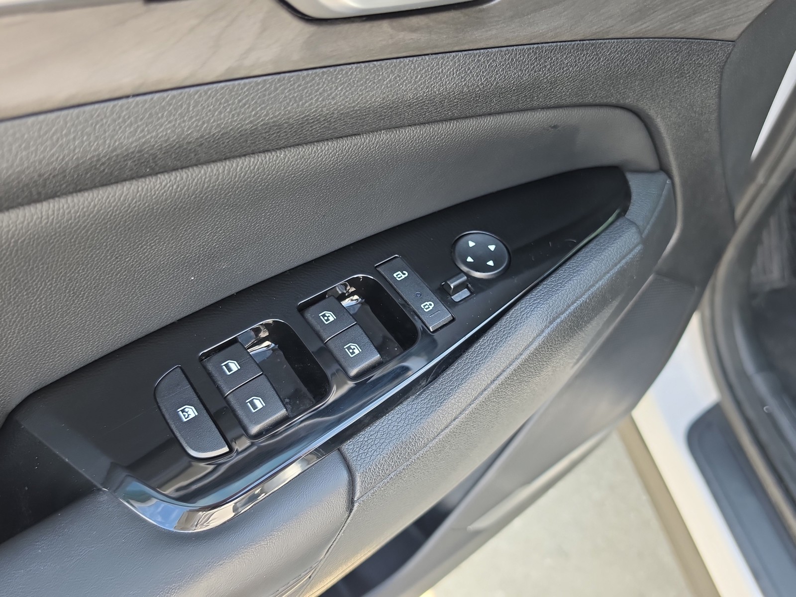 Certified Used 2023 Glacial White Pearl Kia X-Line image 19