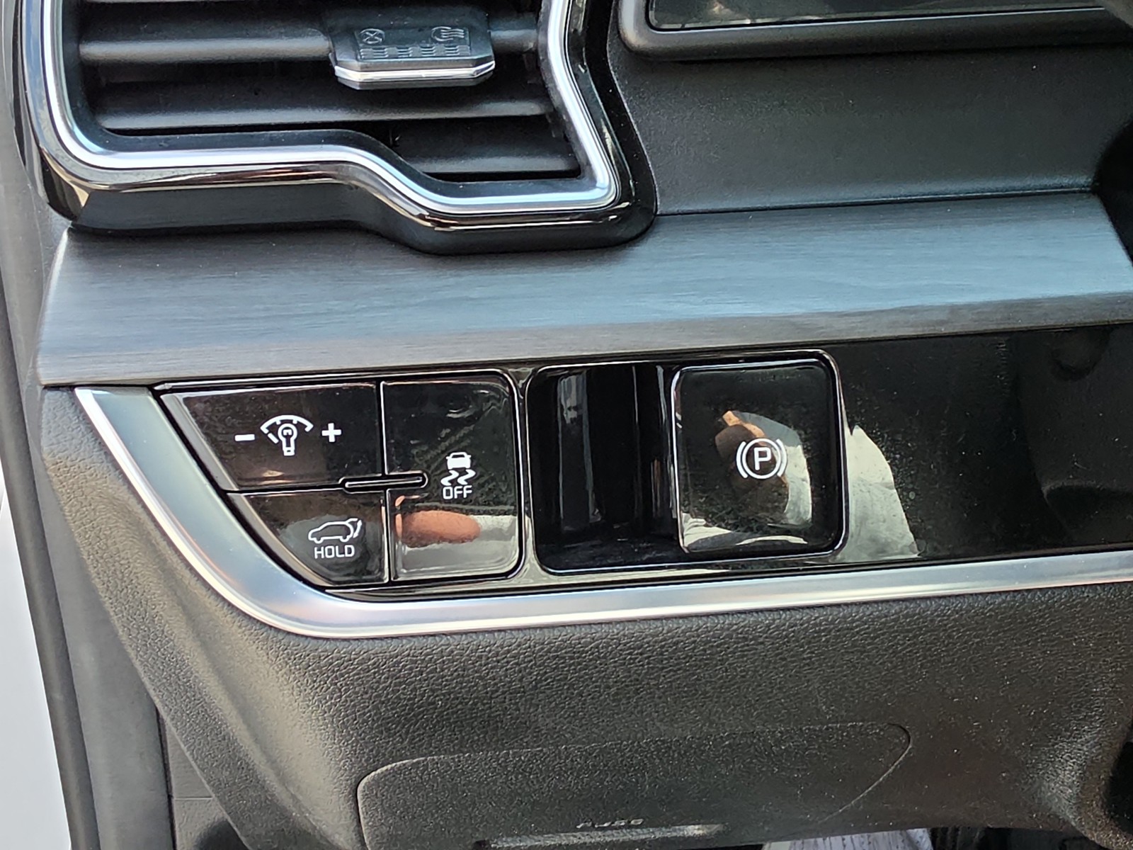 Certified Used 2023 Glacial White Pearl Kia X-Line image 28