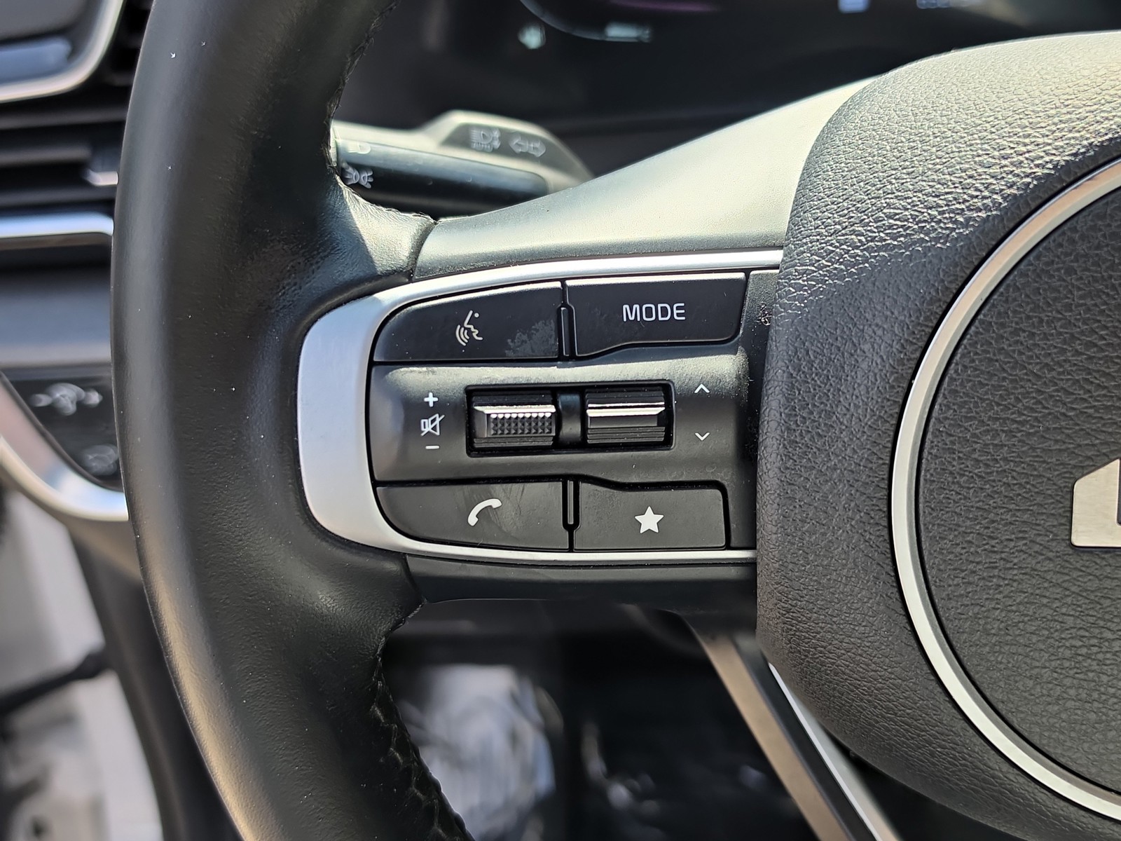 Certified Used 2023 Glacial White Pearl Kia X-Line image 30