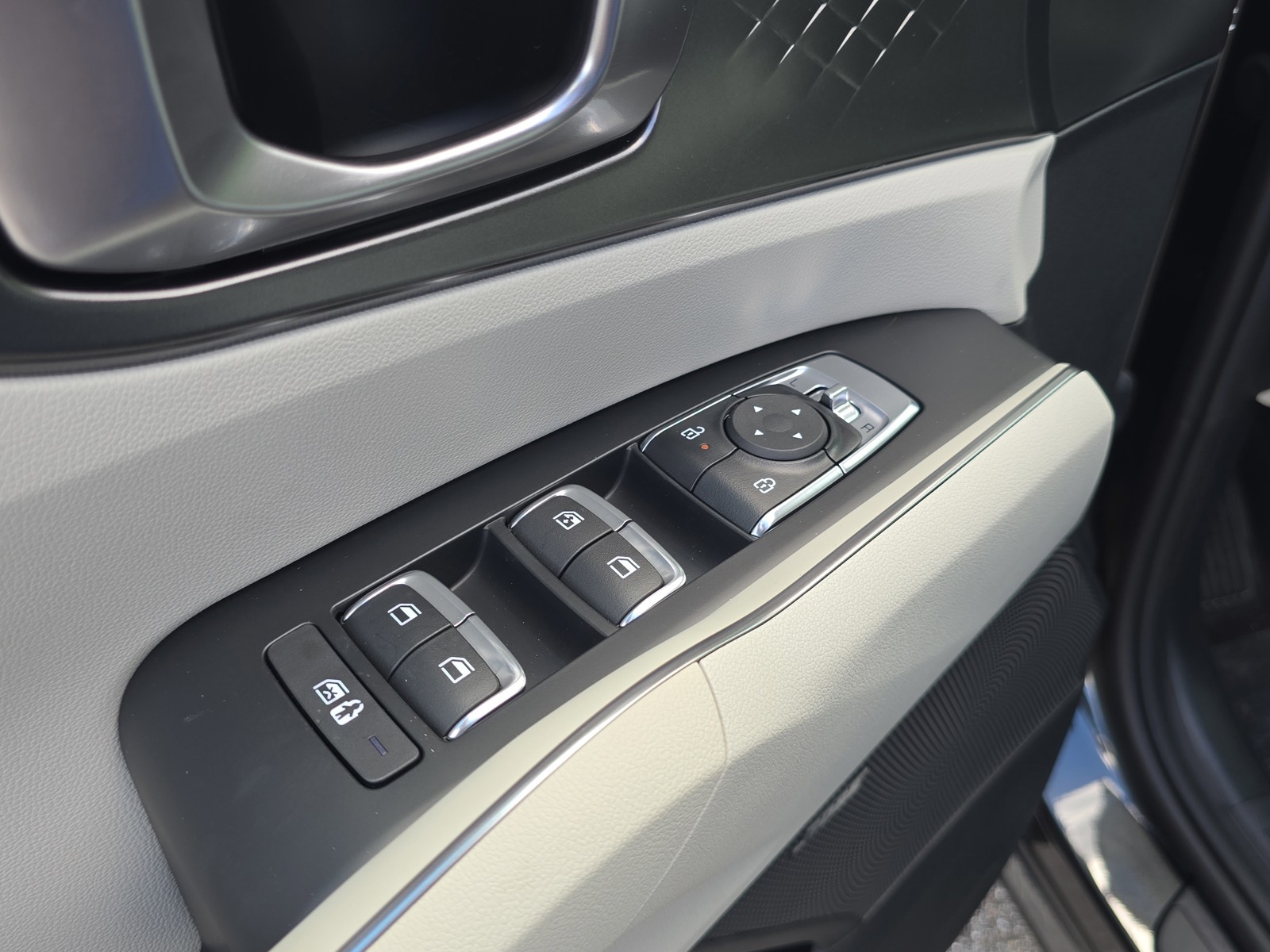 New 2026 Interstellar Gray Kia EX image 21