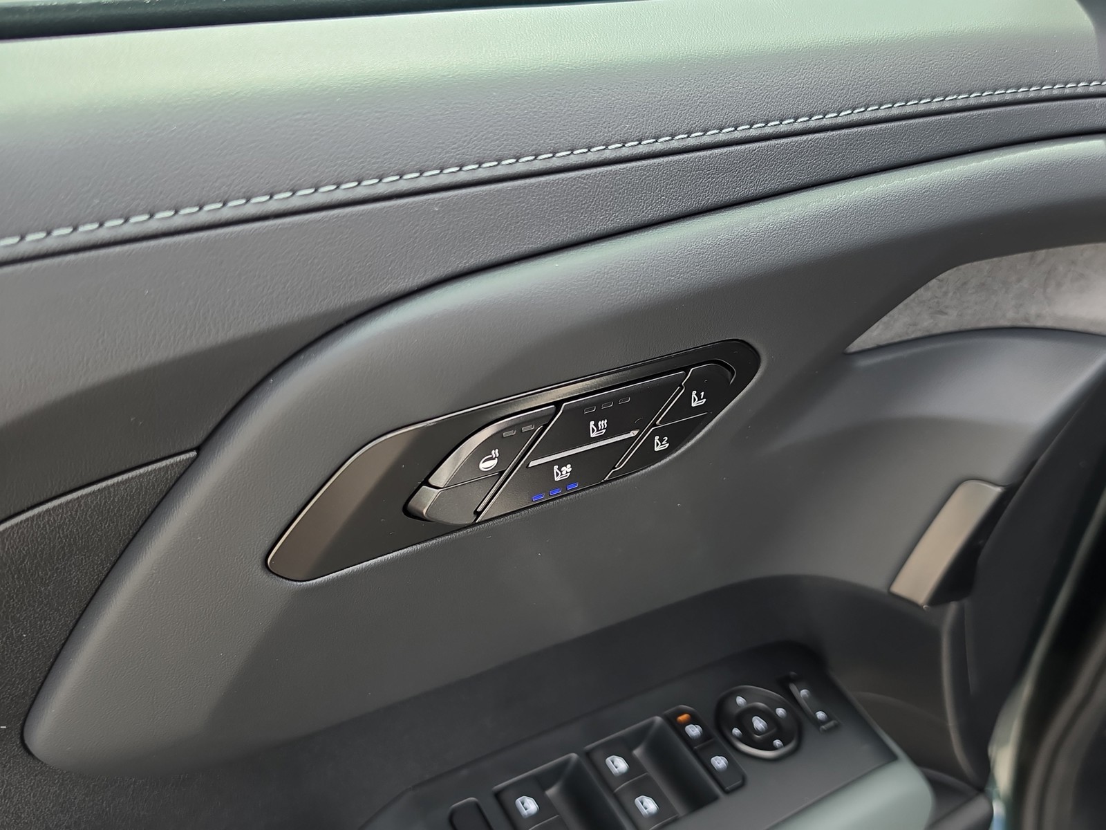New 2027 Black Jade Green Kia X-Line SX image 19