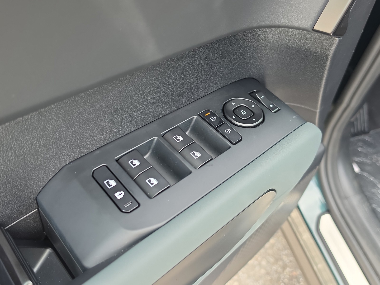 New 2027 Black Jade Green Kia X-Line SX image 20
