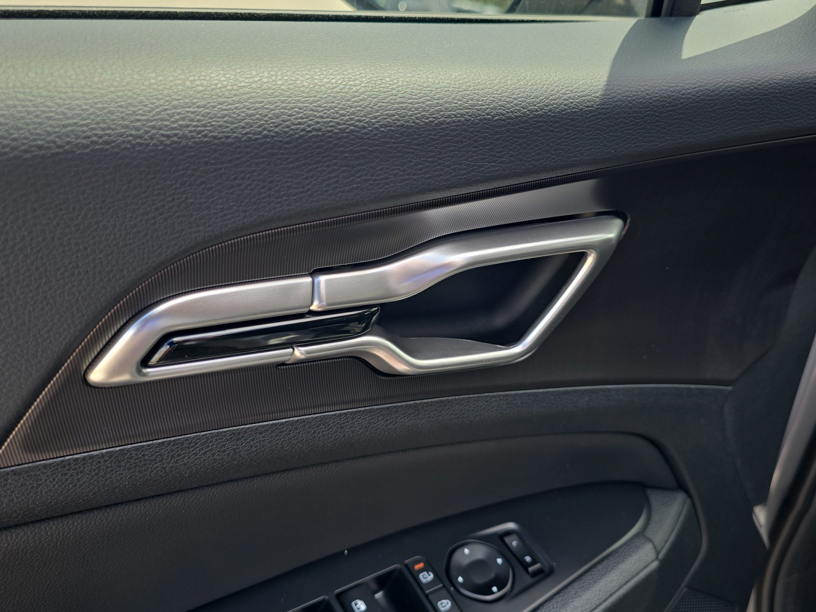 New 2027 Wolf Gray Kia EX image 18