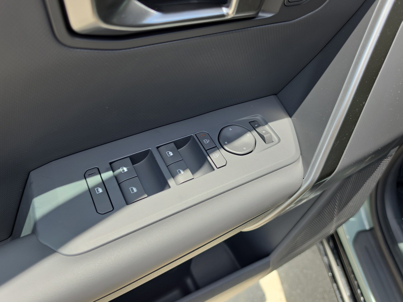 New 2027 Iceberg Green Kia X-Line S image 19