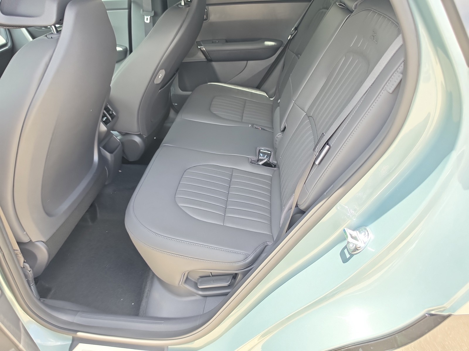 New 2027 Iceberg Green Kia X-Line S image 16