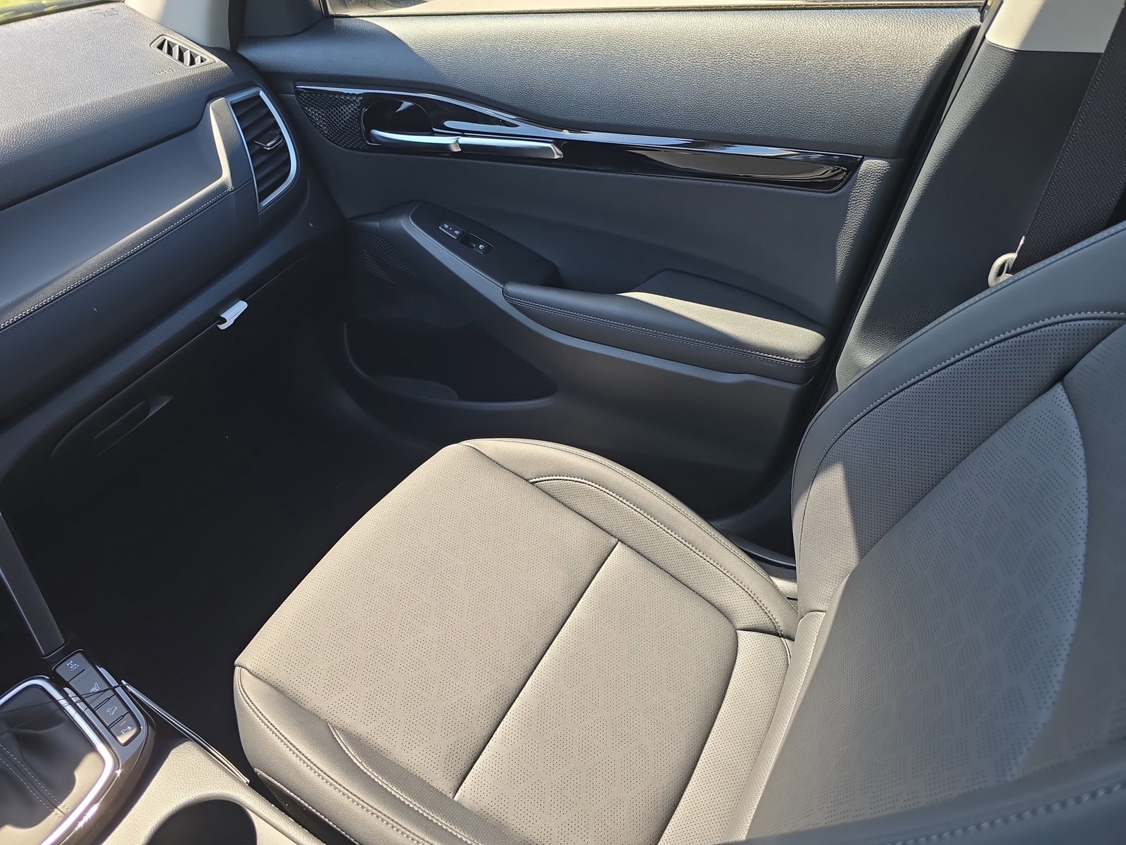 New 2026 Gravity Gray Kia EX image 16
