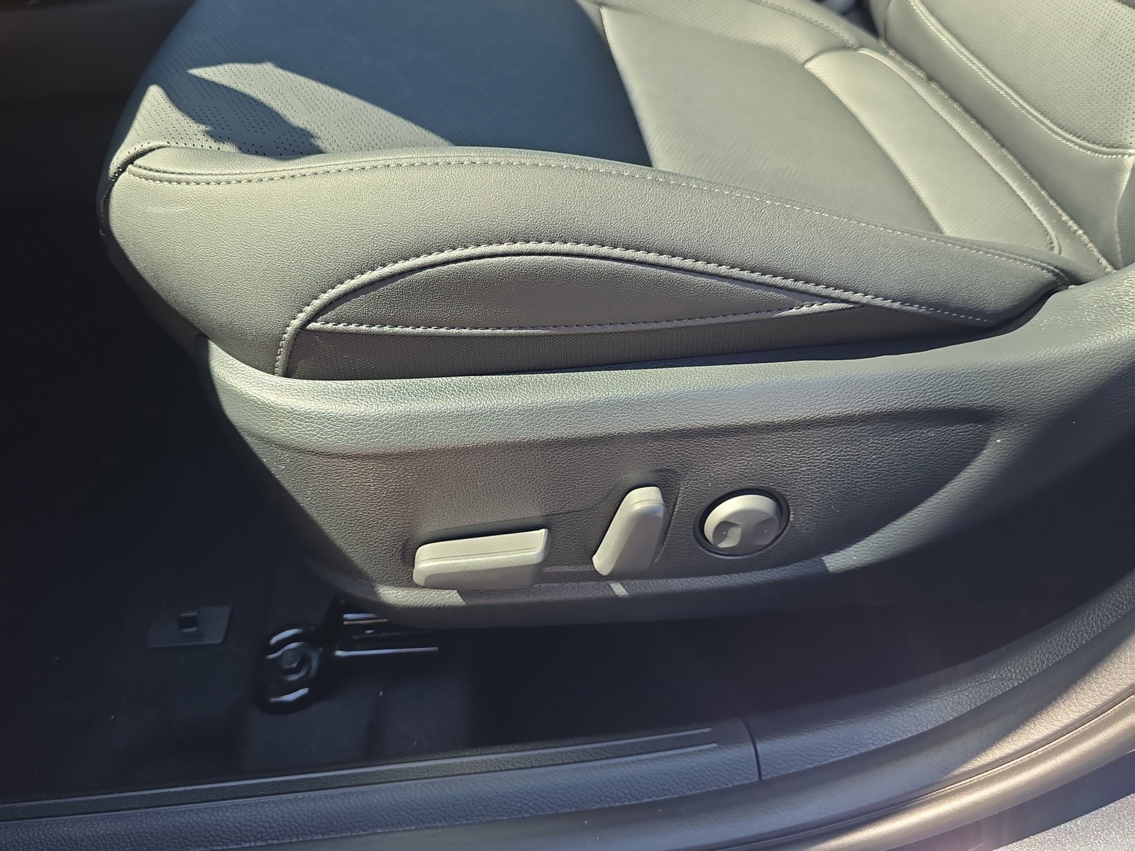 New 2026 Gravity Gray Kia EX image 21
