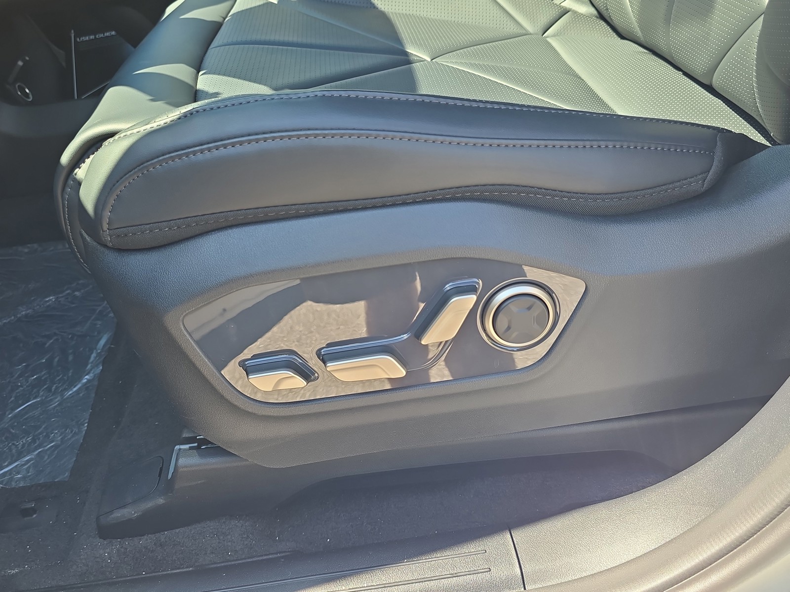 New 2027 Ivory Silver Kia SX image 21
