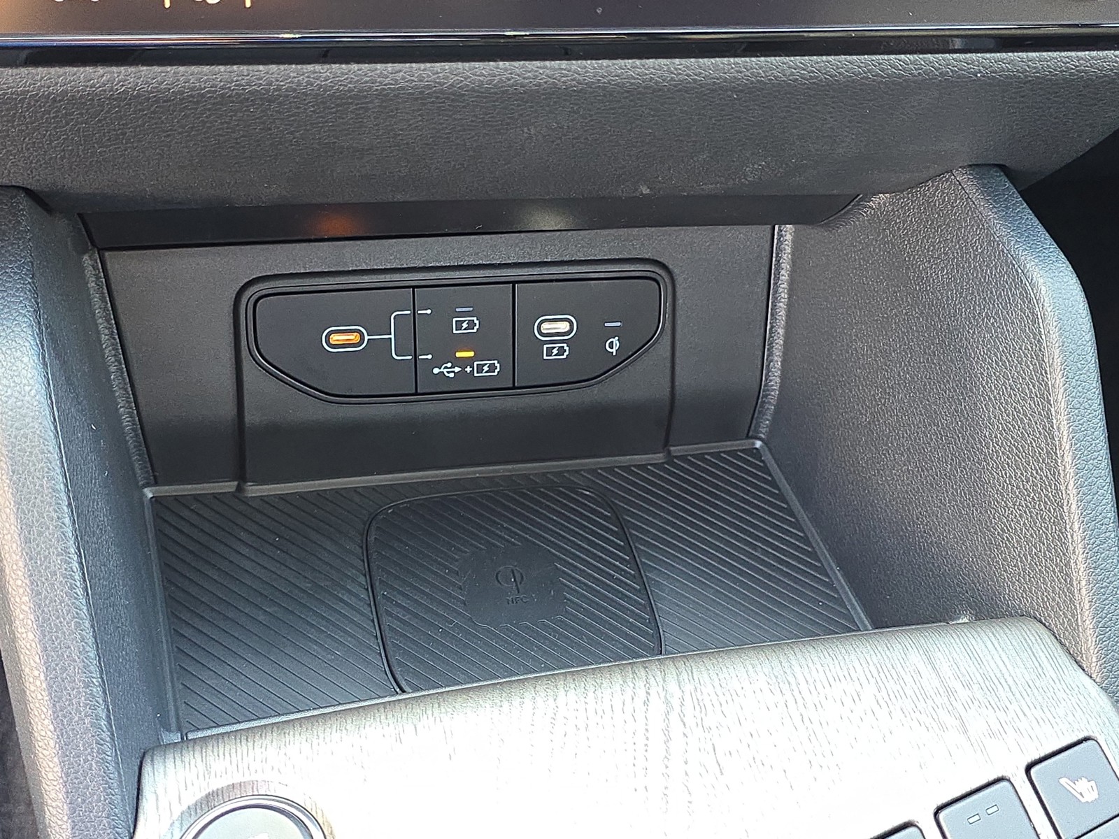 New 2026 Wolf Gray/Black Roof Kia X-Pro Prestige image 29