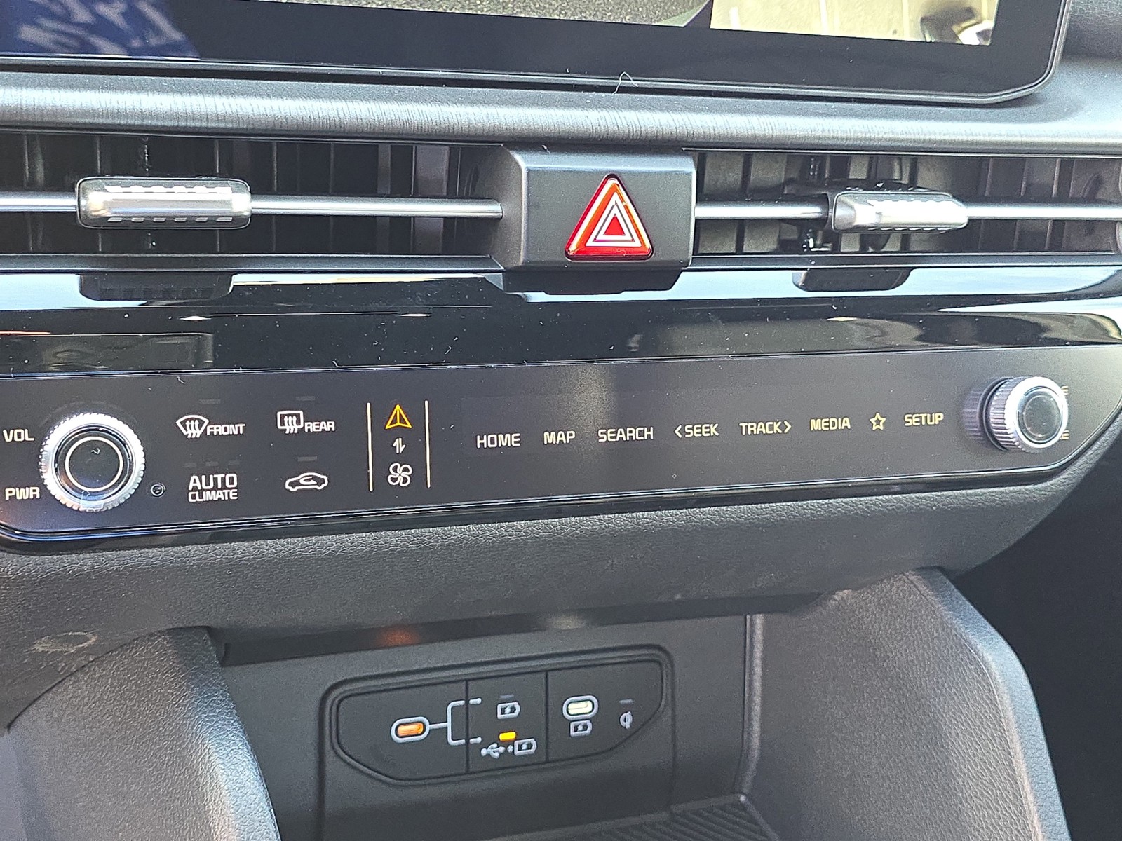 New 2026 Wolf Gray/Black Roof Kia X-Pro Prestige image 28