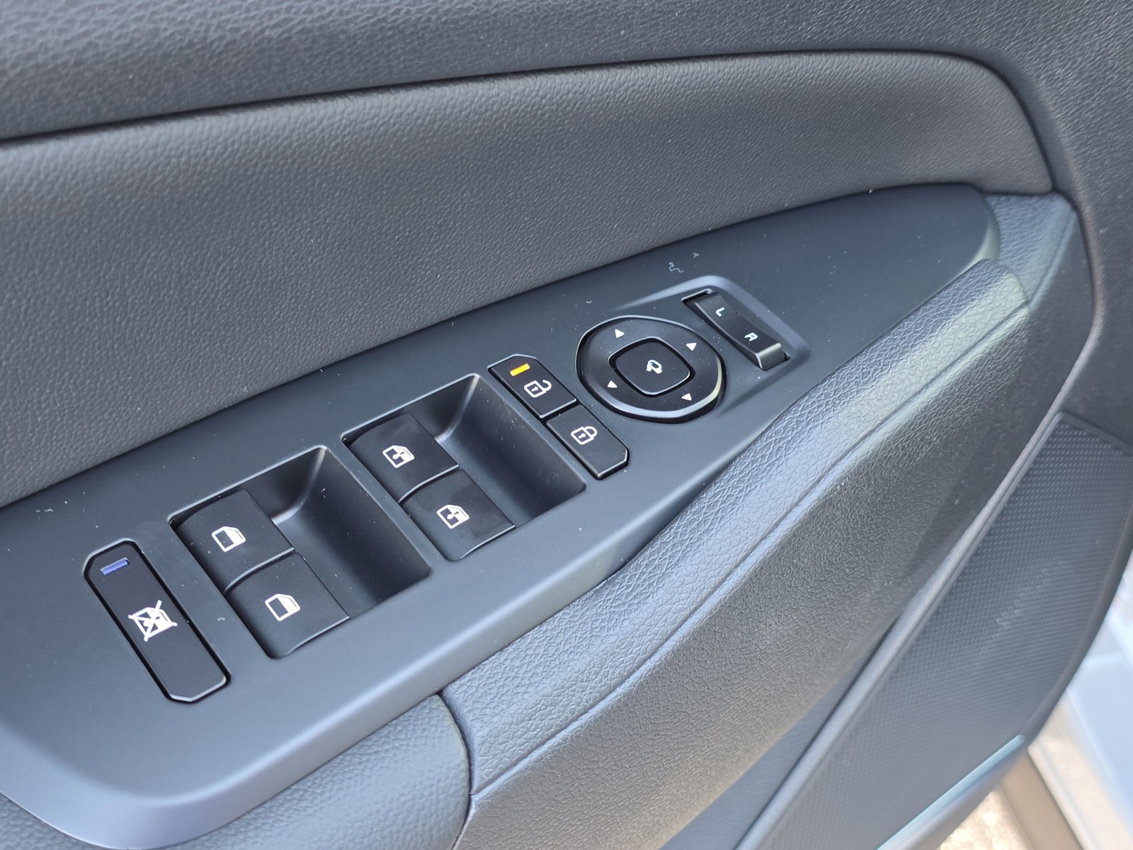 New 2026 Wolf Gray/Black Roof Kia X-Pro Prestige image 22