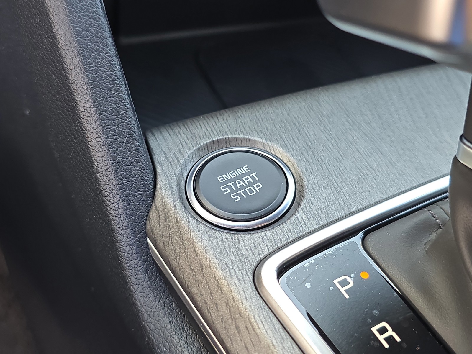 New 2026 Wolf Gray/Black Roof Kia X-Pro Prestige image 32