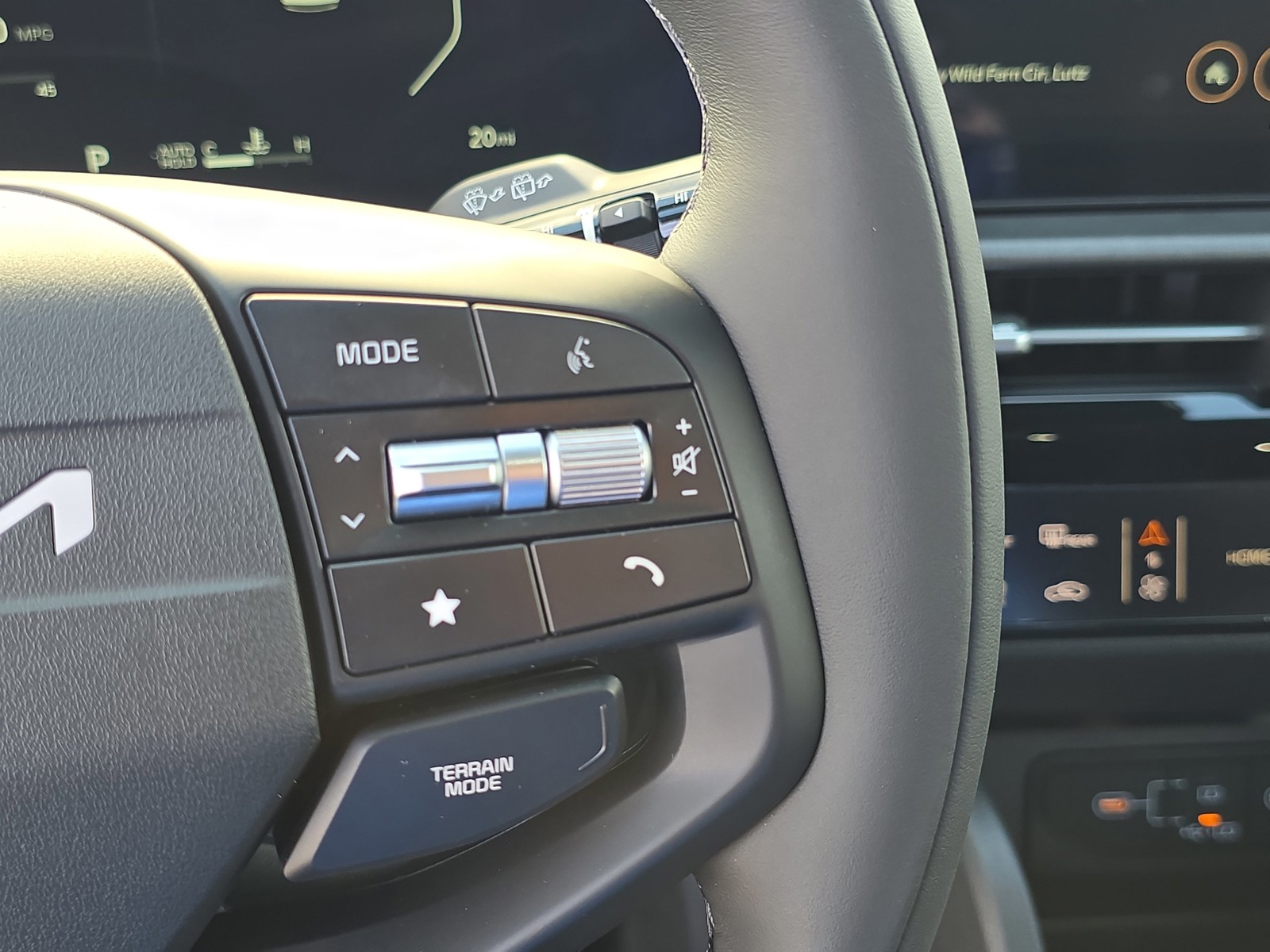 New 2026 Wolf Gray/Black Roof Kia X-Pro Prestige image 37