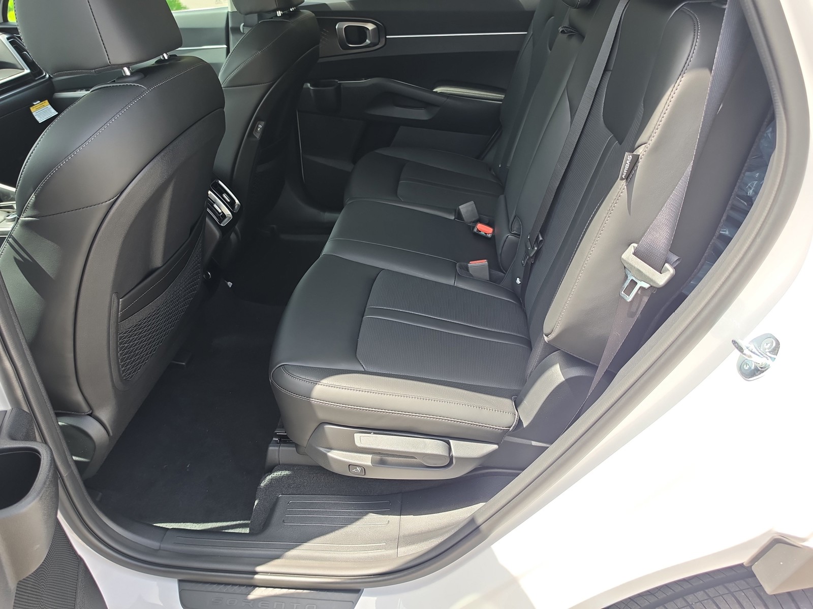 New 2026 Glacial White Kia S image 15