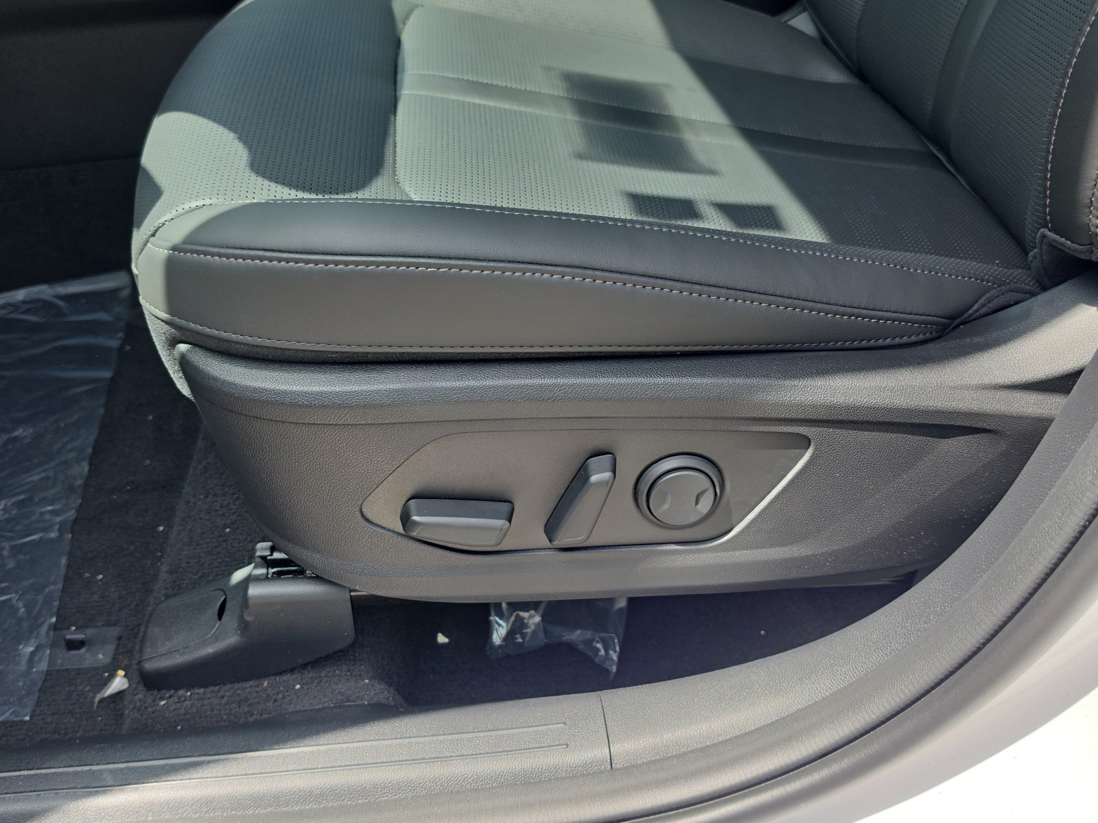 New 2026 Glacial White Kia S image 19
