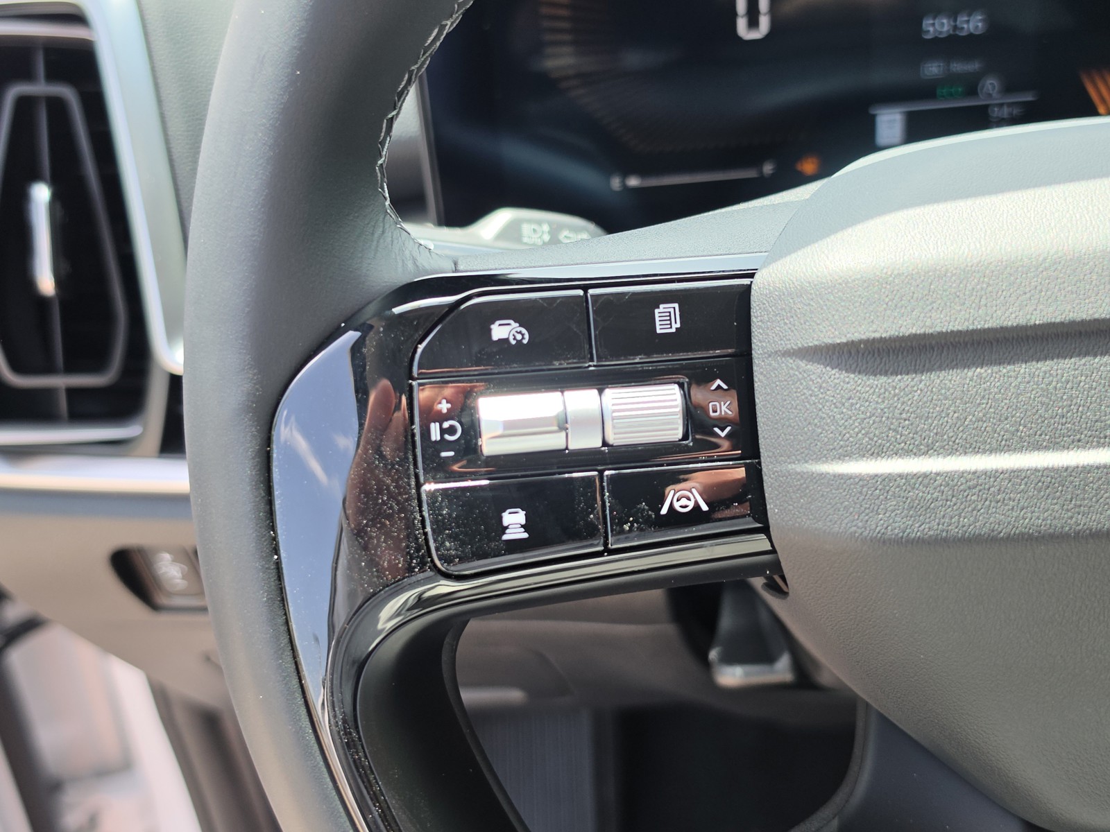 New 2026 Glacial White Kia S image 28