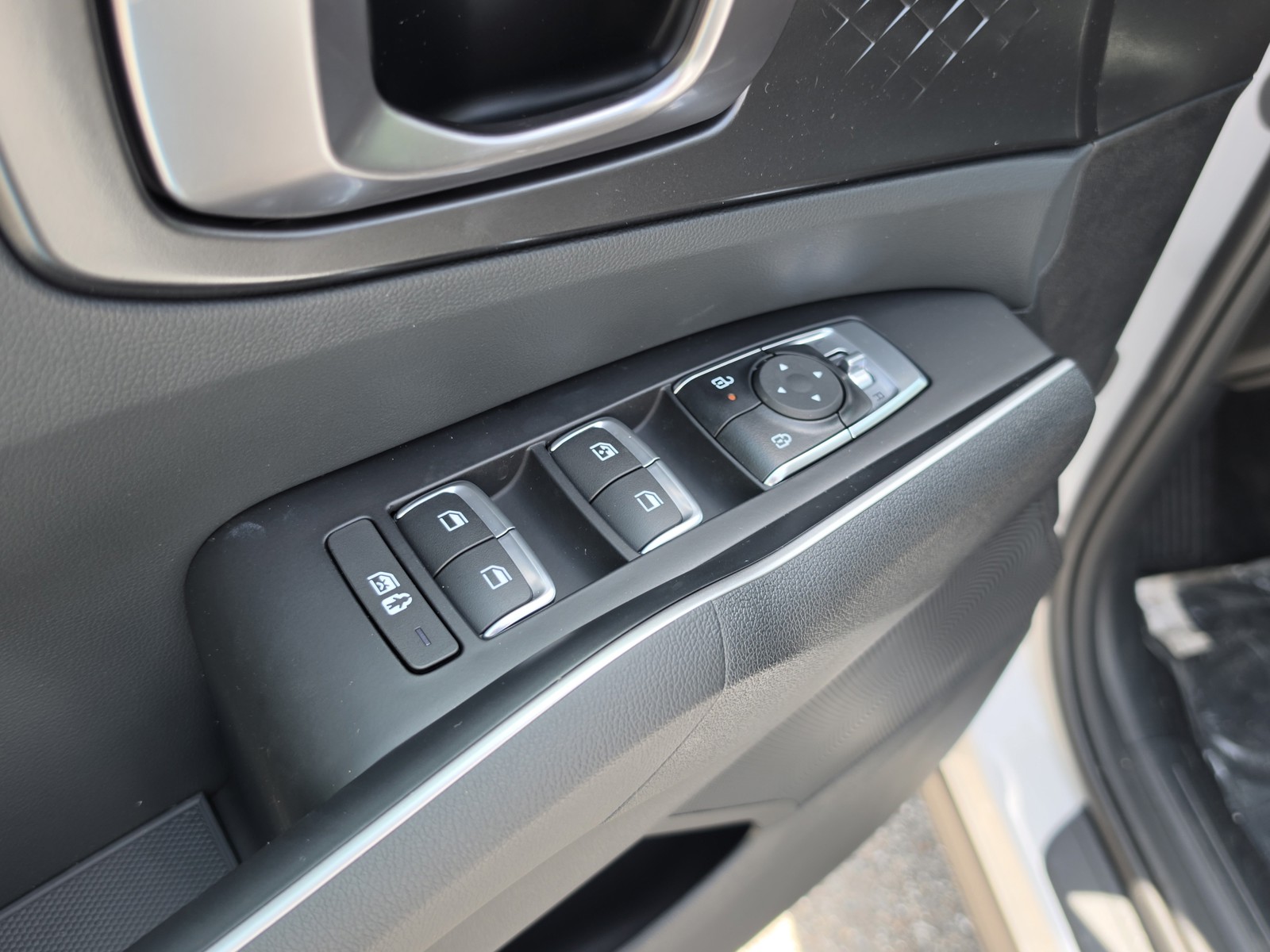 New 2026 Glacial White Kia S image 18