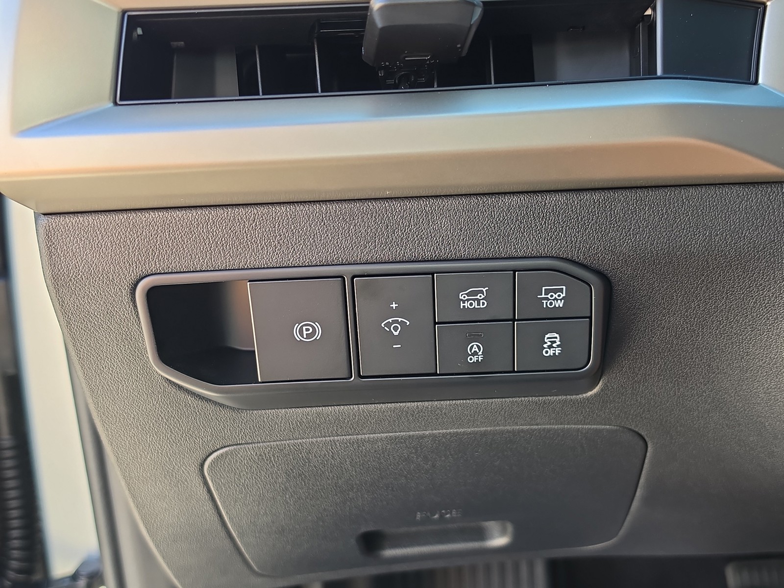 New 2027 Ivory Silver Kia S image 27