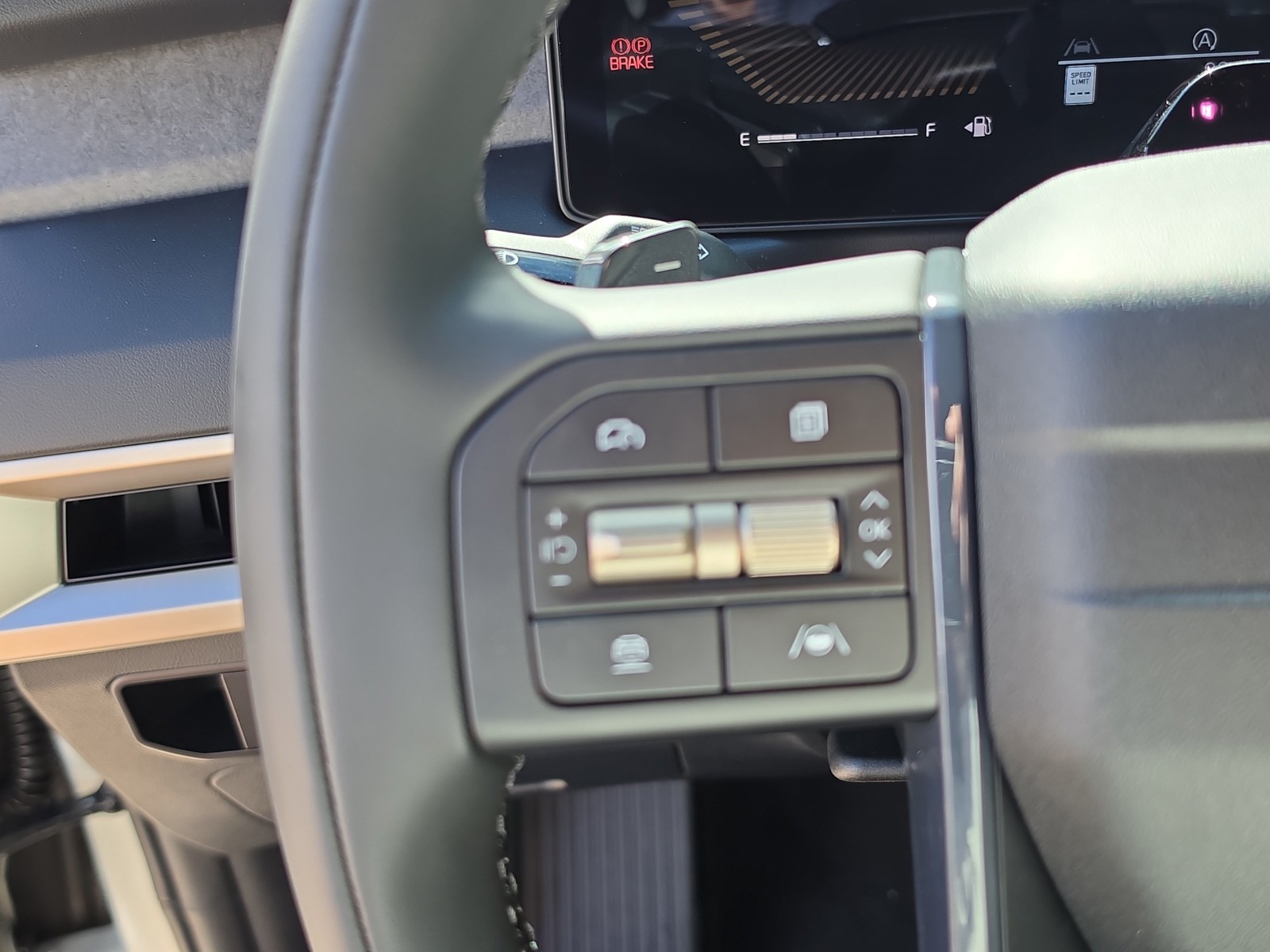 New 2027 Ivory Silver Kia S image 29