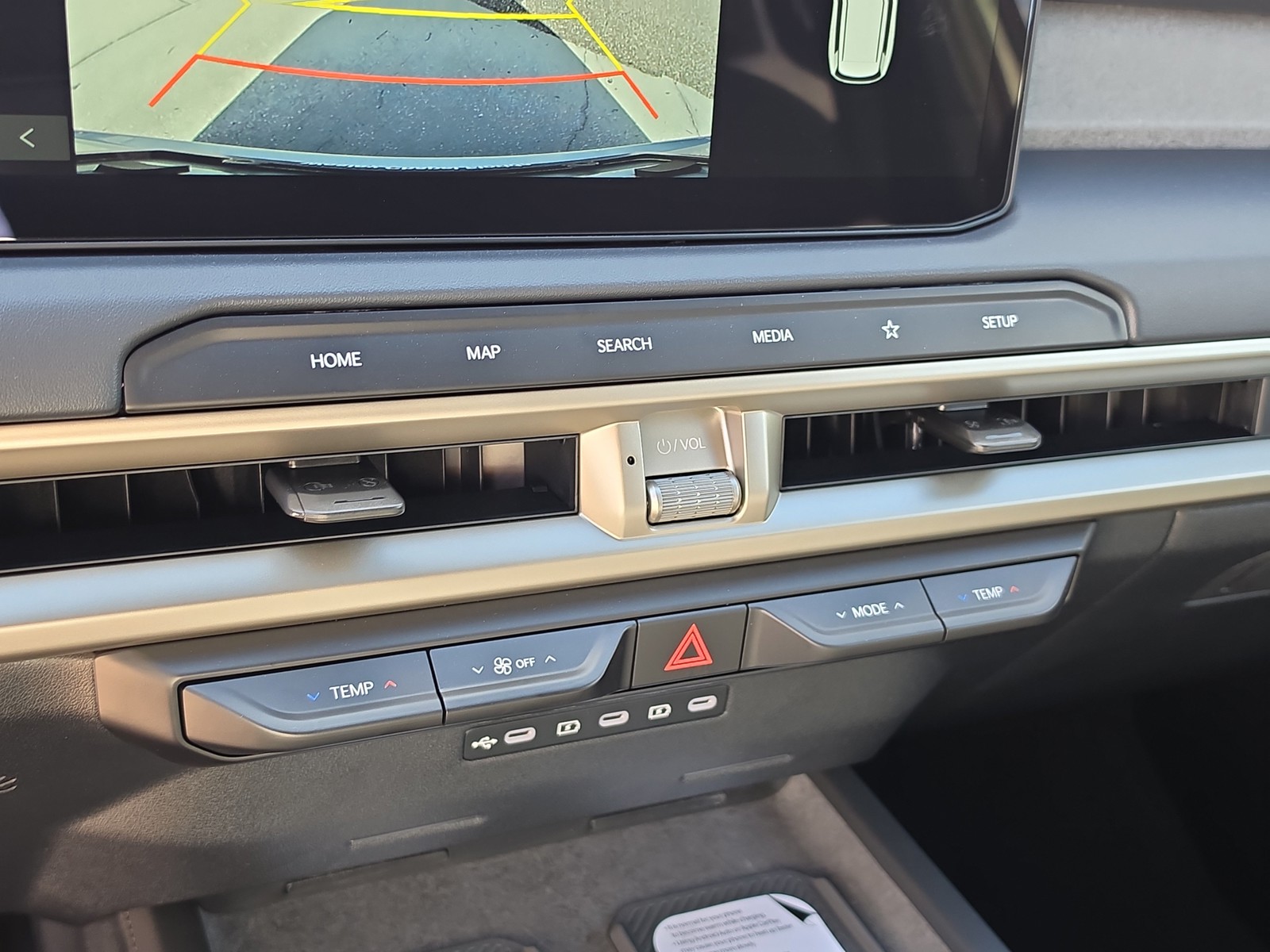 New 2027 Ivory Silver Kia S image 25