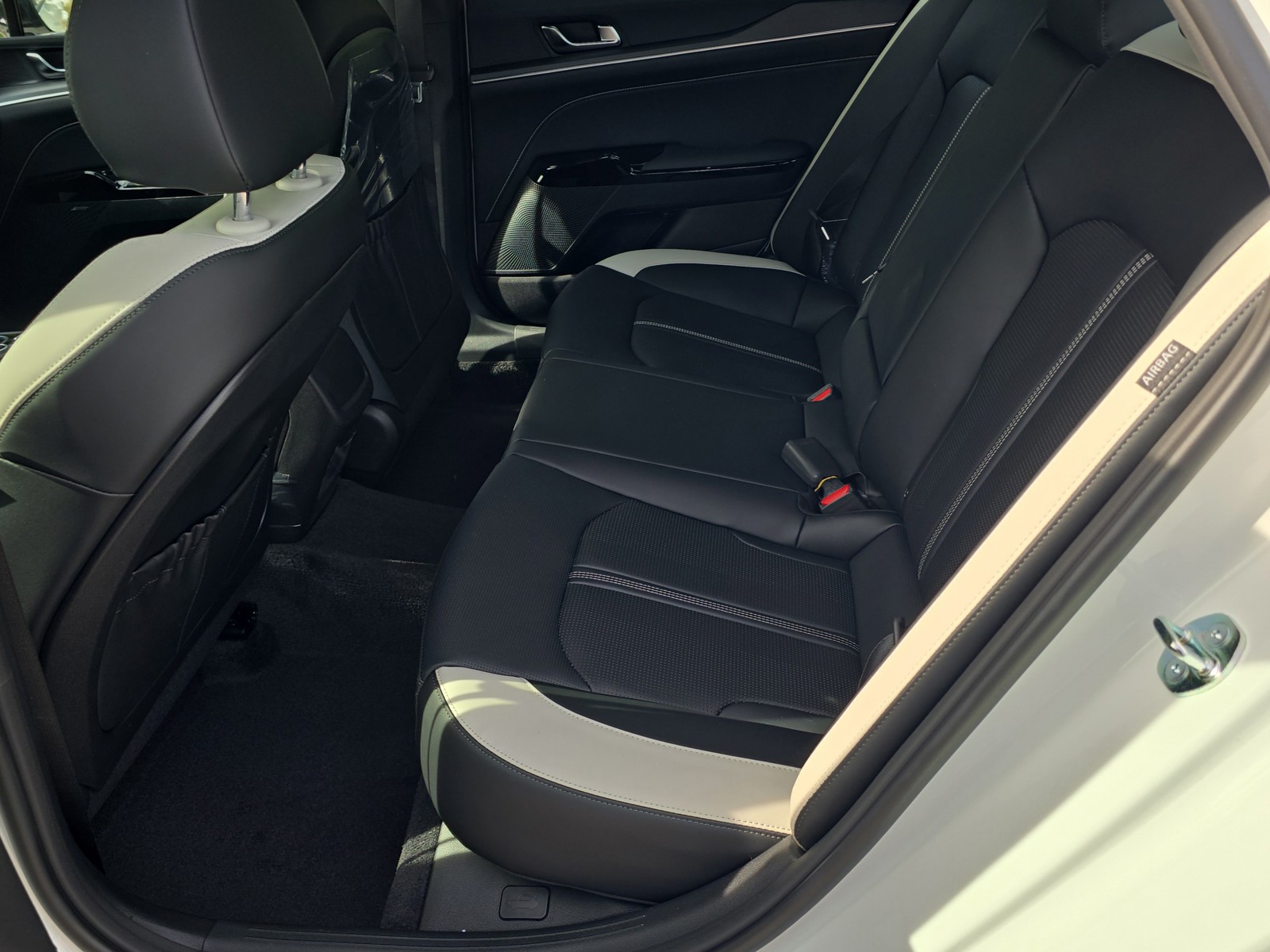 New 2026 Snow White Pearl Kia GT-Line image 16