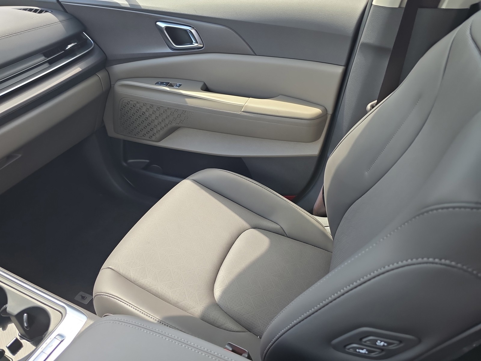 New 2026 Deep Chroma Blue Kia EX image 16
