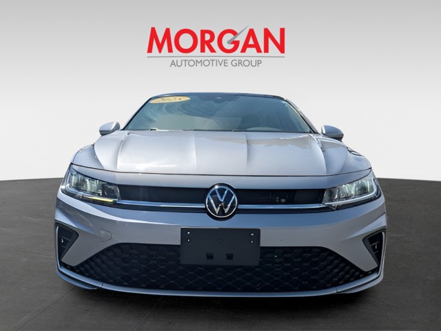 Used 2025  Volkswagen 1.5T SE image 8