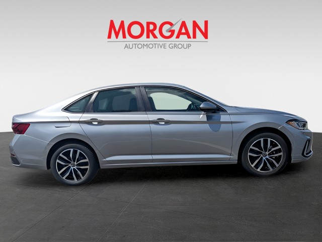 Used 2025  Volkswagen 1.5T SE image 2