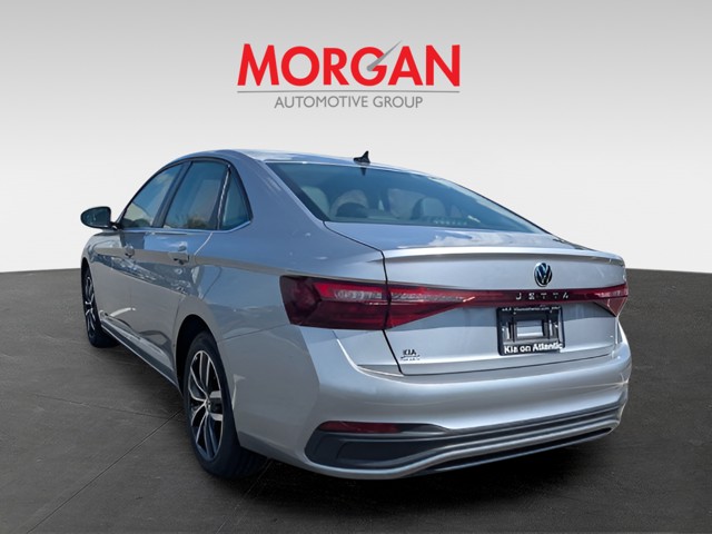 Used 2025  Volkswagen 1.5T SE image 5