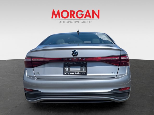 Used 2025  Volkswagen 1.5T SE image 4