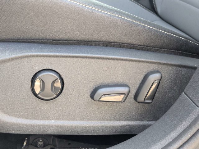 Used 2025  Volkswagen 1.5T SE image 18