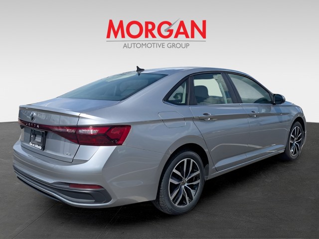 Used 2025  Volkswagen 1.5T SE image 3
