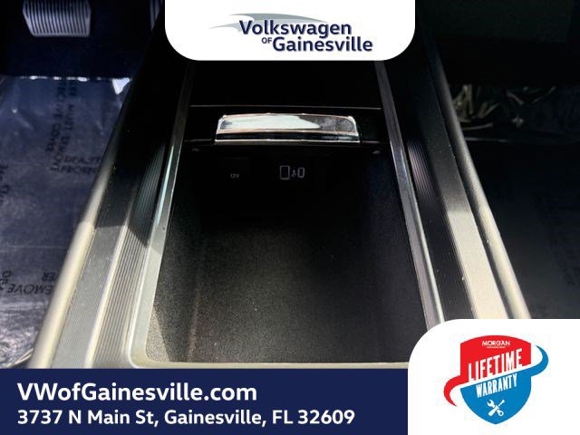 Used 2024 Black Lincoln Reserve image 25