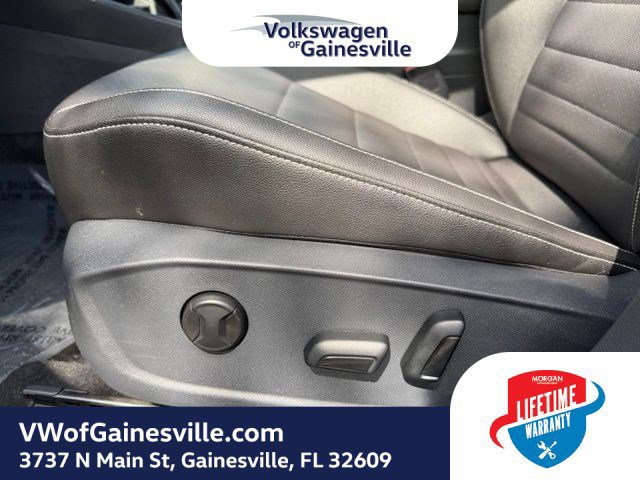 Certified Used 2024 Blue Volkswagen 1.5T SE image 16