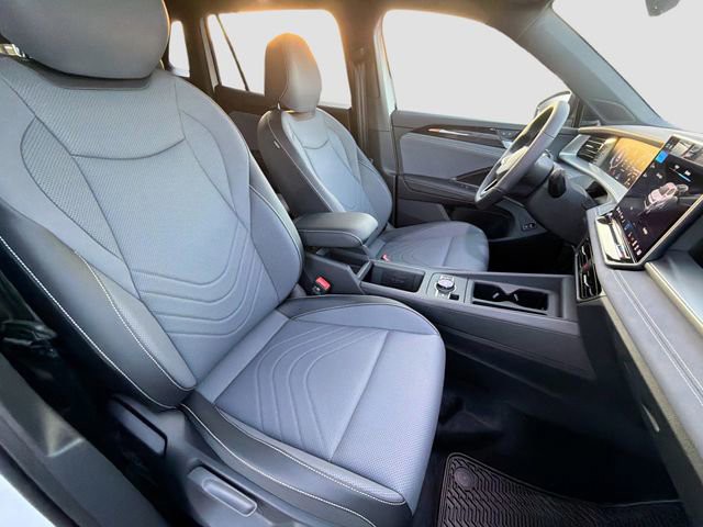 New 2026 Silver Volkswagen 2.0T SE R-Line Black image 14