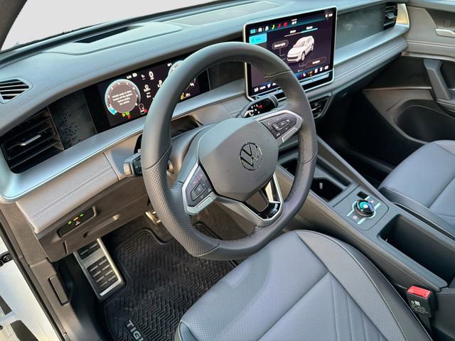 New 2026 Silver Volkswagen 2.0T SE R-Line Black image 25