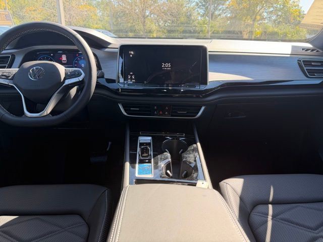 New 2026 White Volkswagen SE w/Technology image 9