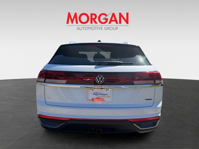 New 2026 White Volkswagen SE w/Technology image 5