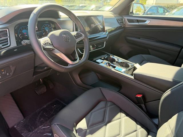 New 2026 White Volkswagen SE w/Technology image 15