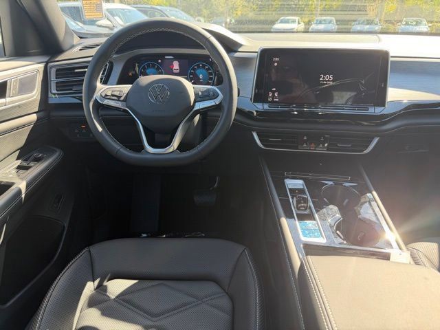 New 2026 White Volkswagen SE w/Technology image 10