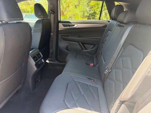 New 2026 White Volkswagen SE w/Technology image 7