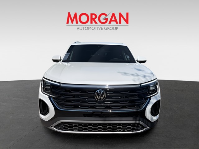 New 2026 White Volkswagen SE w/Technology image 2