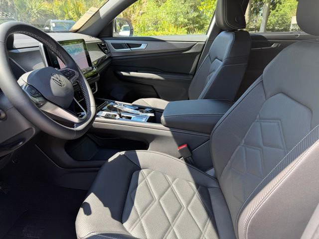 New 2026 White Volkswagen SE w/Technology image 15