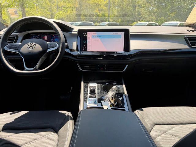 New 2026 White Volkswagen SE w/Technology image 9
