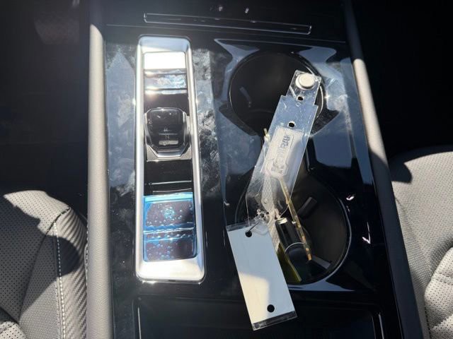 New 2026 White Volkswagen SE w/Technology image 22